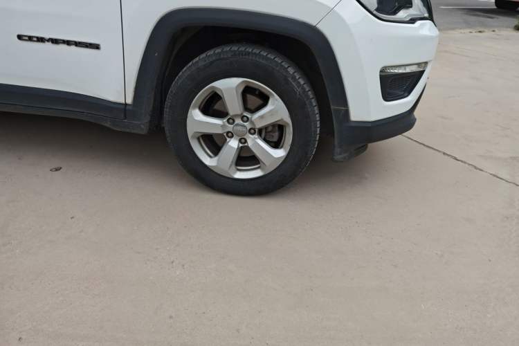 Used Jeep Compass 2017 200T Automatic Family Edition Right Front Wheel Hub