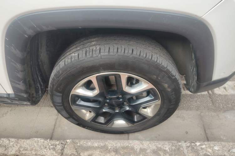 Used Jeep Compass 2017 200TS Automatic High-Performance All-Wheel Drive Edition Right Front Wheel Hub