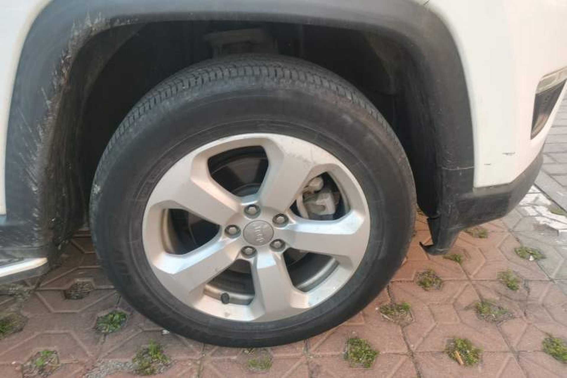Used Jeep Compass 2017 200T Automatic Family Edition Right Front Wheel Hub