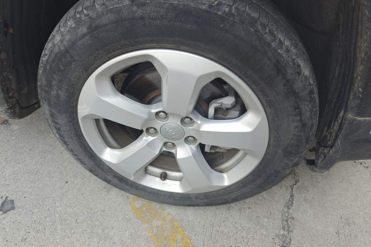 Used Jeep Compass 2017 200T Automatic Family Edition Right Front Wheel Hub