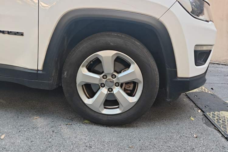 Used Jeep Compass 2017 200T Automatic Family Edition Right Front Wheel Hub