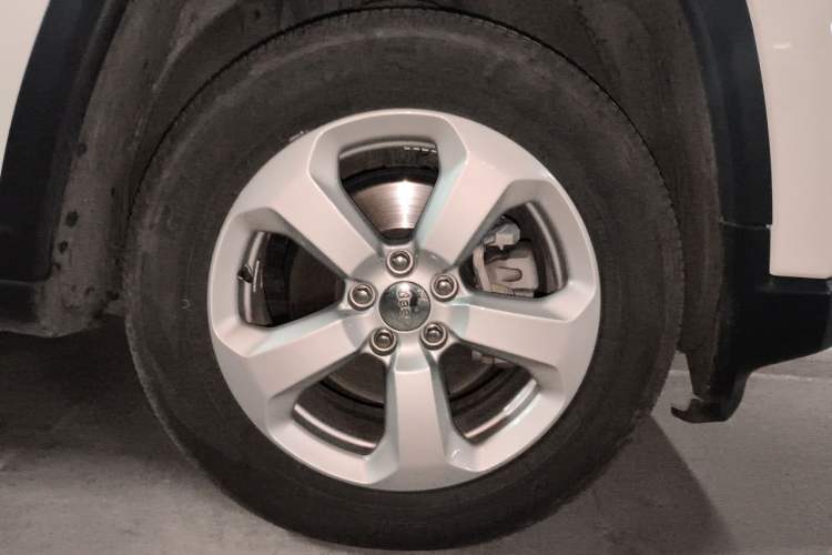 Used Jeep Compass 2017 200T Automatic Family Edition Right Front Wheel Hub