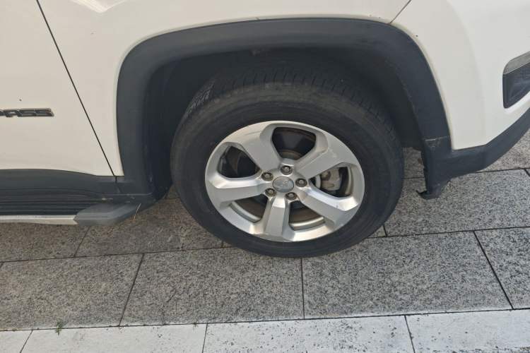 Used Jeep Compass 2017 200T Automatic Family Edition Right Front Wheel Hub