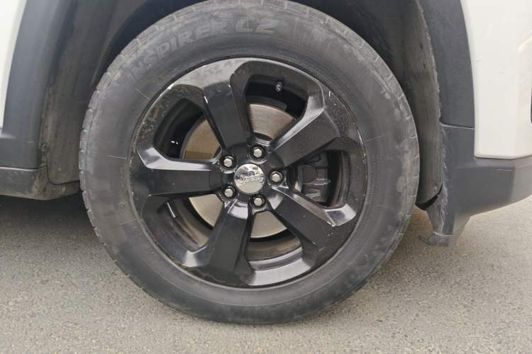 Used Jeep Compass 2017 200T Automatic Family Edition Right Front Wheel Hub