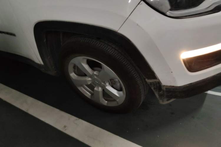 Used Jeep Compass 2017 200T Automatic Family Edition Right Front Wheel Hub