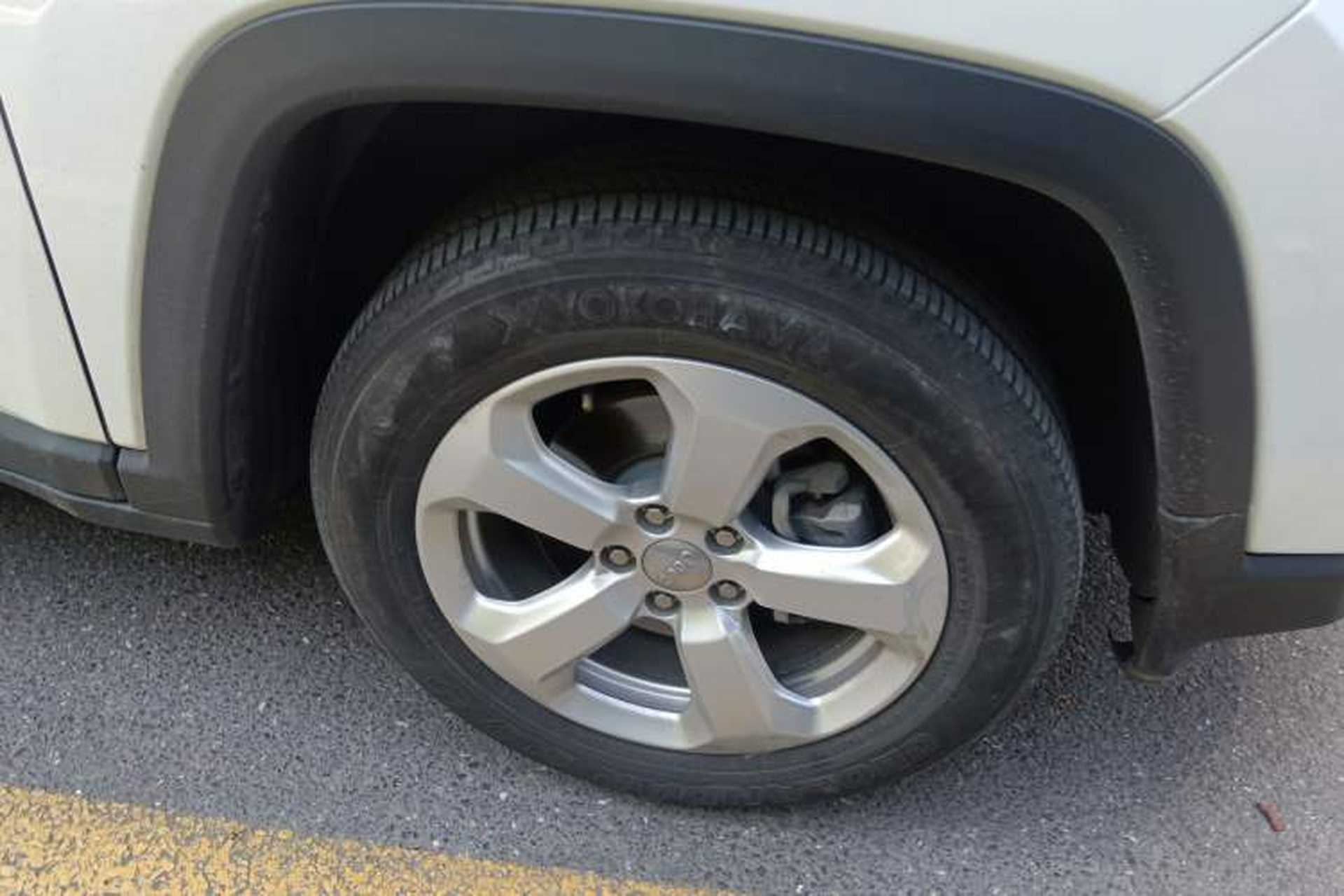 Used Jeep Compass 2017 200T Automatic Family Edition Right Front Wheel Hub