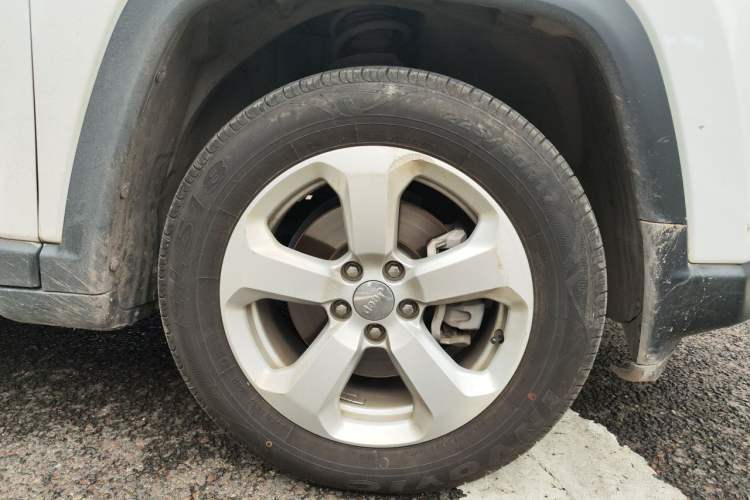 Used Jeep Compass 2017 200T Automatic Family Edition Right Front Wheel Hub