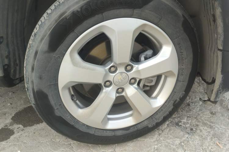 Used Jeep Compass 2017 200T Automatic Family Edition Right Front Wheel Hub