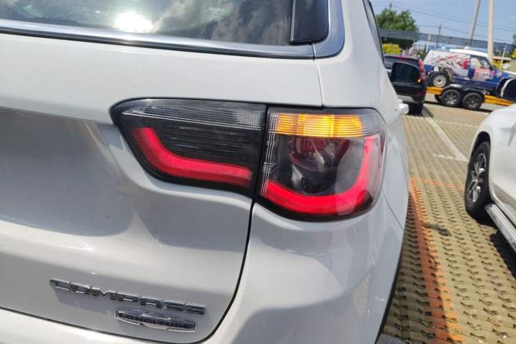 Used Jeep Compass 2017 200T Automatic Family Enjoyment Four-Wheel Drive Edition Right Rear Taillight