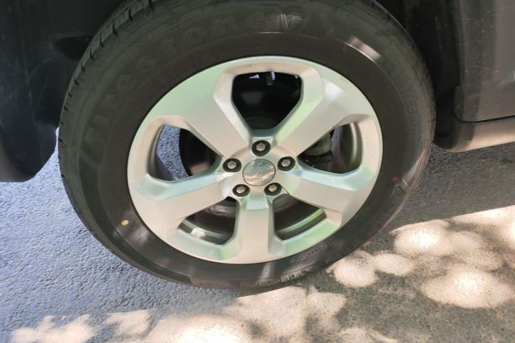 Used Jeep Compass 2017 200T Automatic Family Enjoyment Four-Wheel Drive Edition Right Rear Wheel Hub