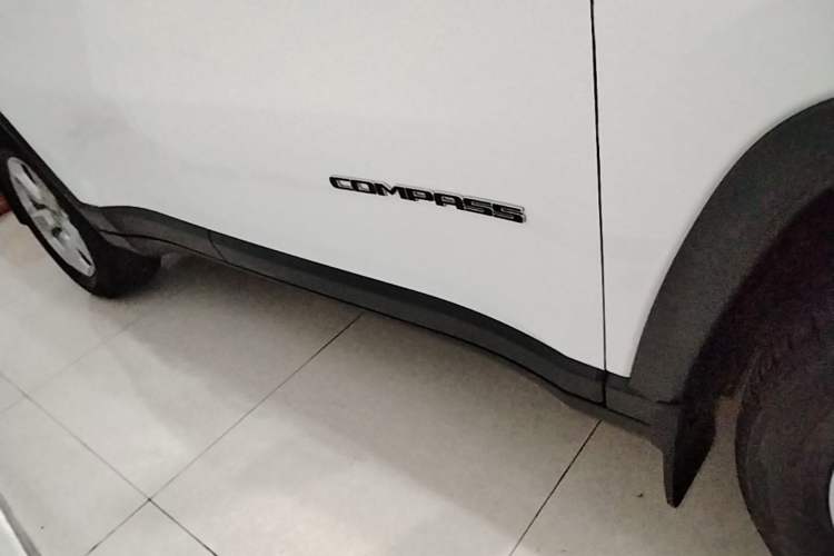 Used Jeep Compass 2017 200T Automatic Family Edition Right Side Sill