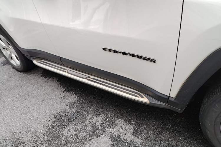 Used Jeep Compass 2017 200T Automatic Family Edition Right Side Sill