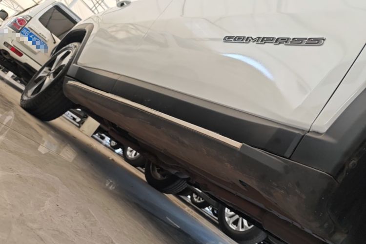 Used Jeep Compass 2017 200T Automatic Prestige Edition Right Side Sill
