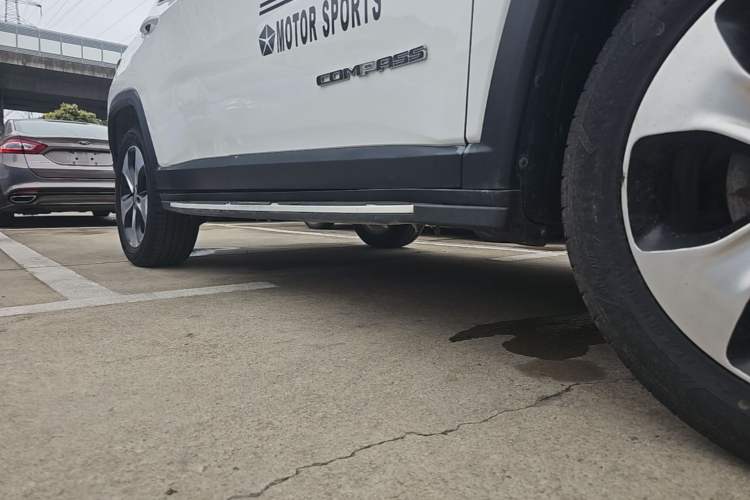Used Jeep Compass 2017 200T Automatic Family Edition Right Side Sill