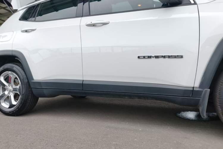 Used Jeep Compass 2017 200T Automatic Family Edition Right Side Sill