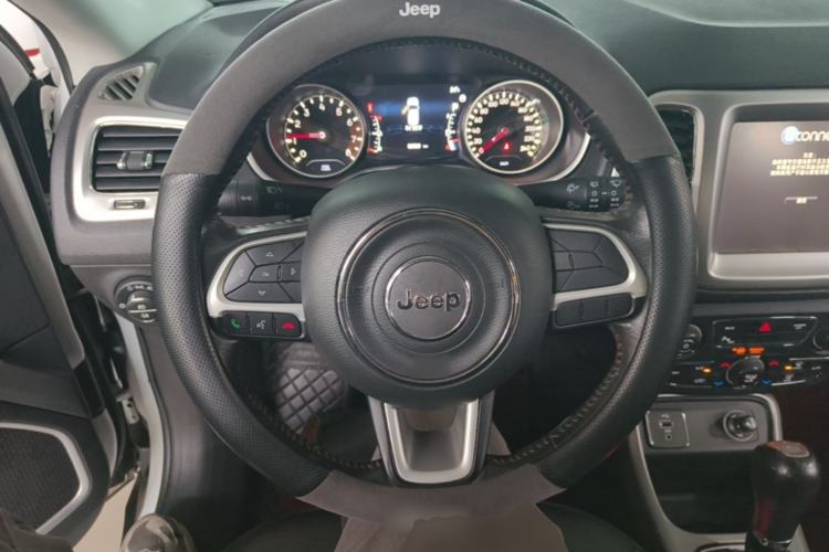 Used Jeep Compass 2017 200T Automatic Family Edition Steering Wheel