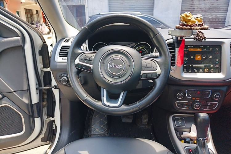 Used Jeep Compass 2017 200T Automatic Family Edition Steering Wheel