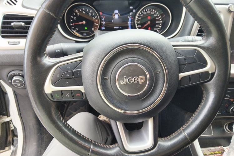 Used Jeep Compass 2017 200T Automatic Family Edition Steering Wheel