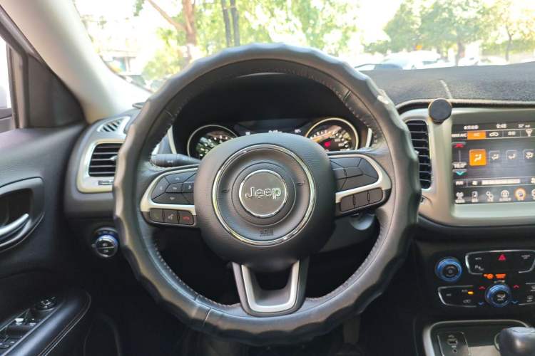 Used Jeep Compass 2017 200T Automatic Family Edition Steering Wheel