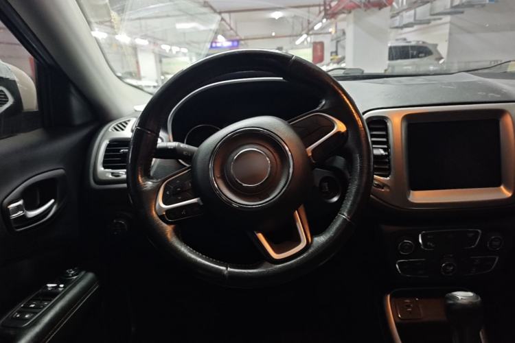 Used Jeep Compass 2017 200T Automatic Family Edition Steering Wheel