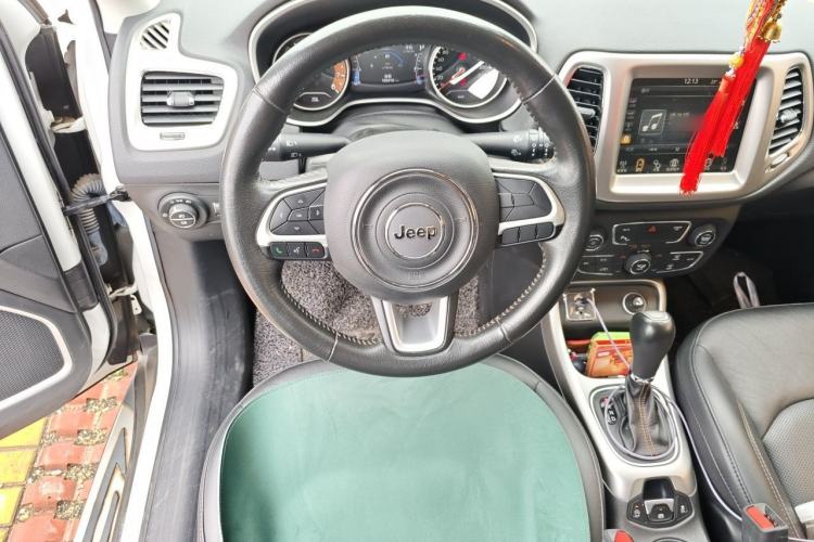 Used Jeep Compass 2017 200T Automatic Family Edition Steering Wheel