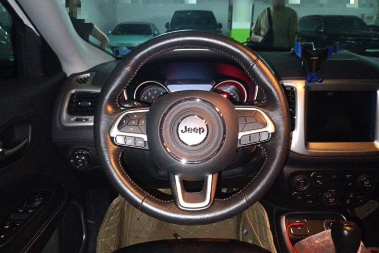 Used Jeep Compass 2017 200T Automatic Family Edition Steering Wheel