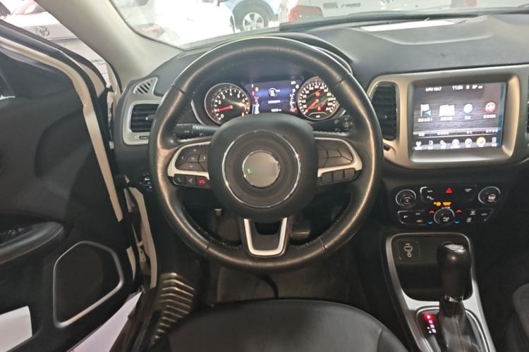 Used Jeep Compass 2017 200T Automatic Family Edition Steering Wheel