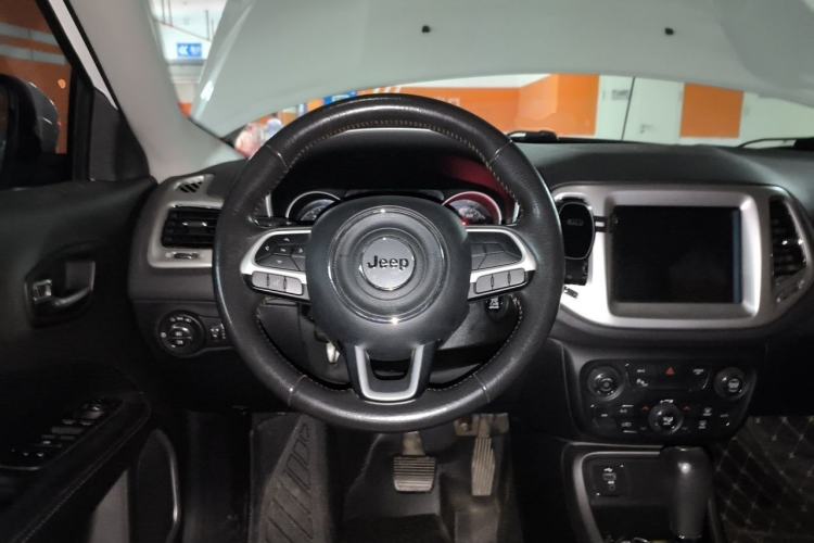 Used Jeep Compass 2017 200T Automatic Family Edition Steering Wheel