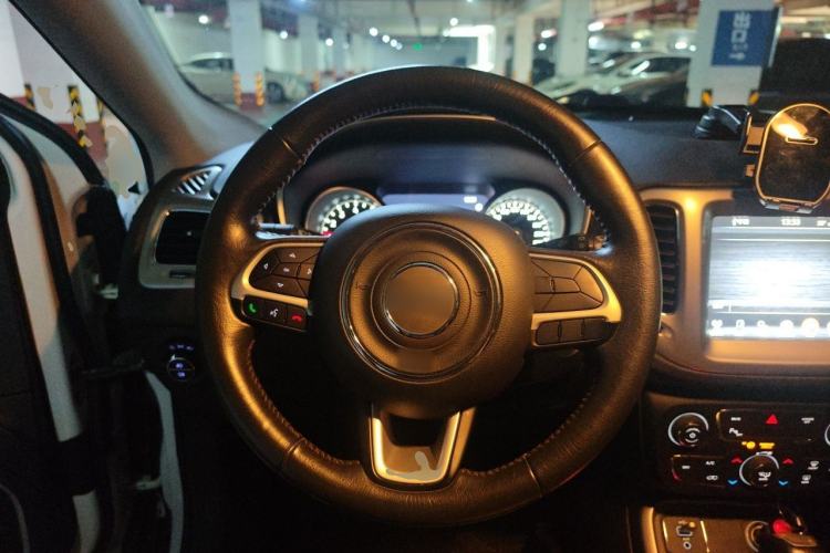 Used Jeep Compass 2017 200T Automatic Family Edition Steering Wheel