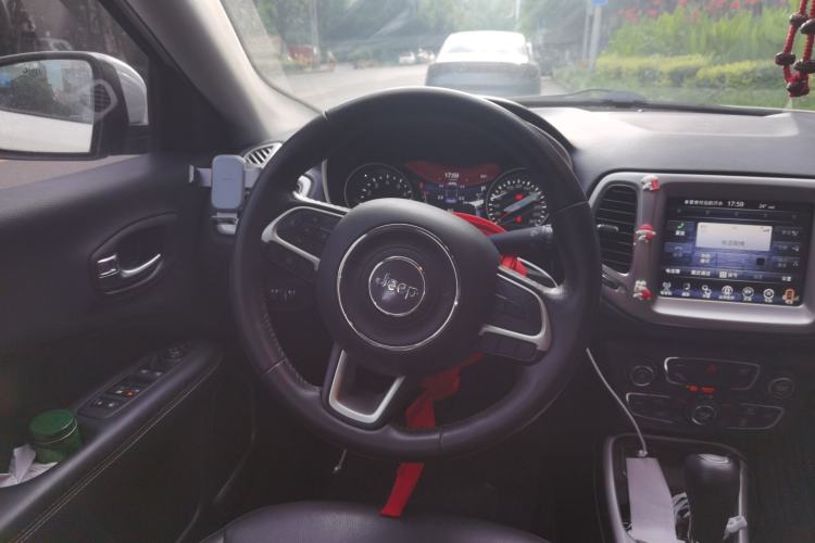 Used Jeep Compass 2017 200T Automatic Family Edition Steering Wheel