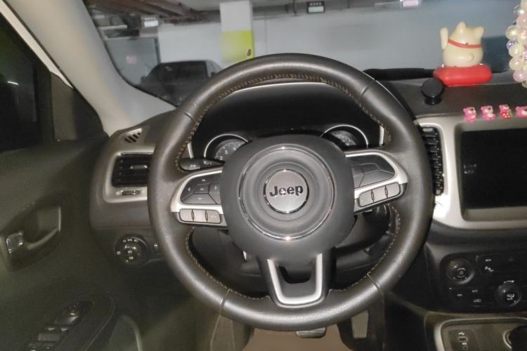 Used Jeep Compass 2017 200T Automatic Family Edition Steering Wheel