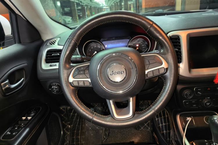 Used Jeep Compass 2017 200T Automatic Family Edition Steering Wheel