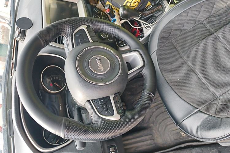 Used Jeep Compass 2017 200T Automatic Family Edition Steering Wheel