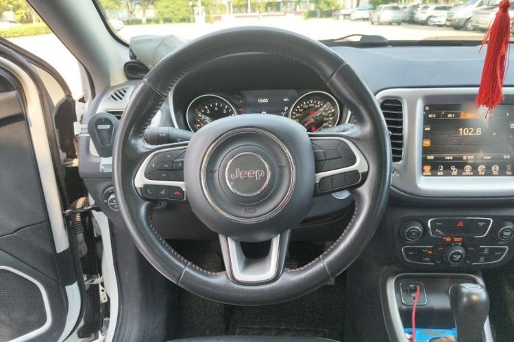 Used Jeep Compass 2017 200T Automatic Family Edition Steering Wheel