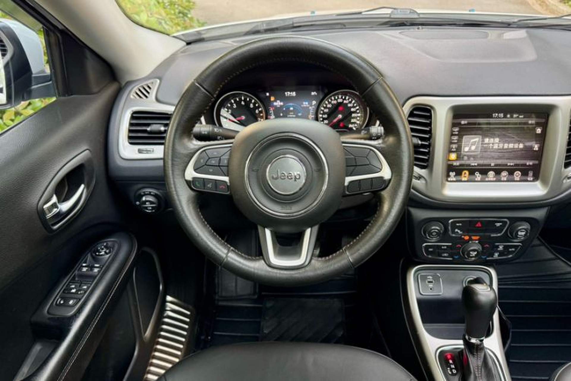 Used Jeep Compass 2017 200T Automatic Family Edition Steering Wheel