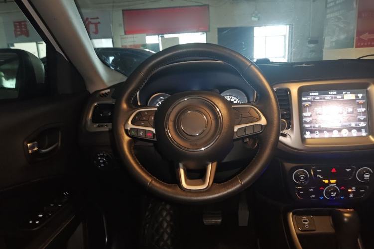 Used Jeep Compass 2017 200T Automatic Family Edition Steering Wheel