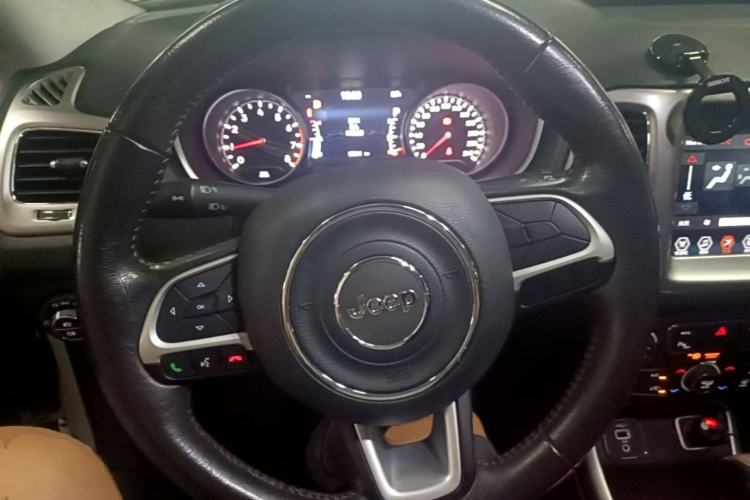 Used Jeep Compass 2017 200T Automatic Family Edition Steering Wheel