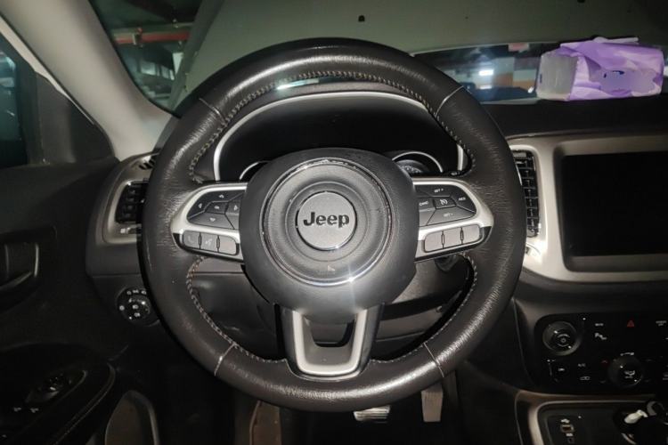 Used Jeep Compass 2017 200T Automatic Family Edition Steering Wheel