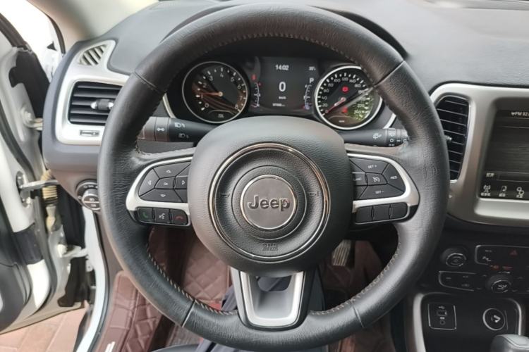 Used Jeep Compass 2017 200T Automatic Family Edition Steering Wheel