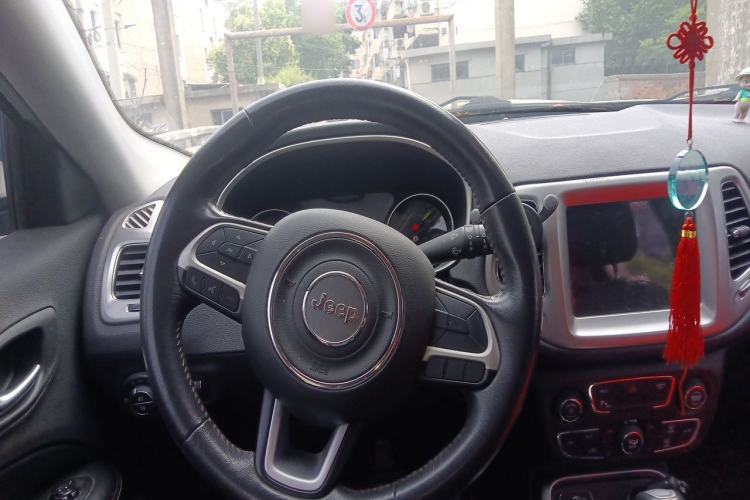 Used Jeep Compass 2017 200T Automatic Family Edition Steering Wheel
