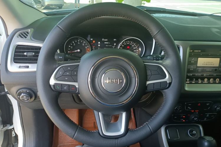 Used Jeep Compass 2017 200T Automatic Family Edition Steering Wheel