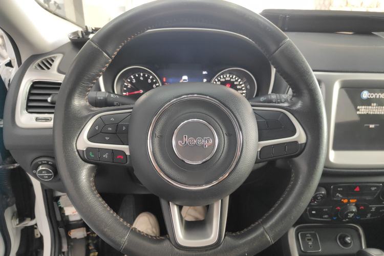 Used Jeep Compass 2017 200T Automatic Family Edition Steering Wheel
