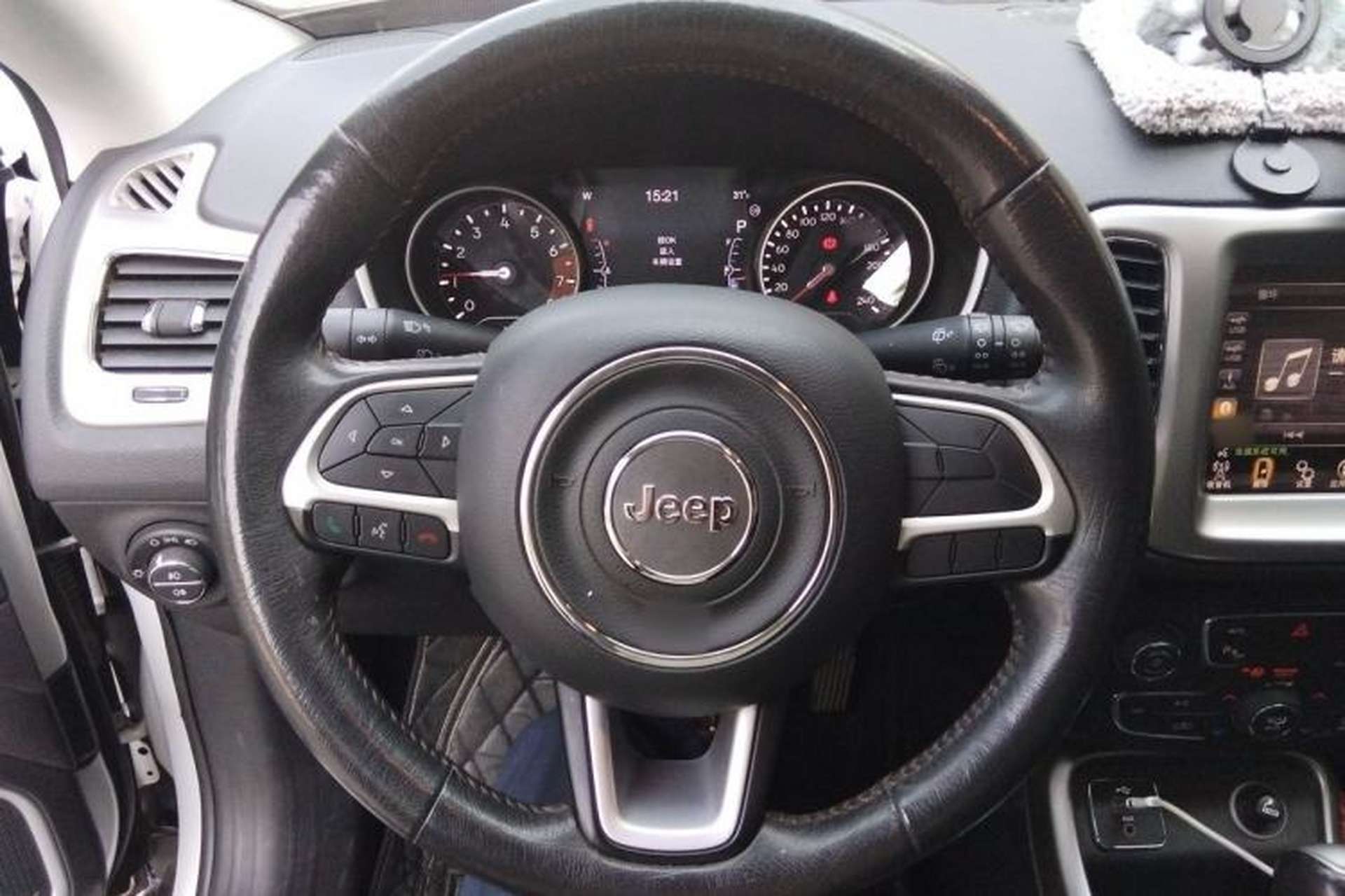 Used Jeep Compass 2017 200T Automatic Family Edition Steering Wheel