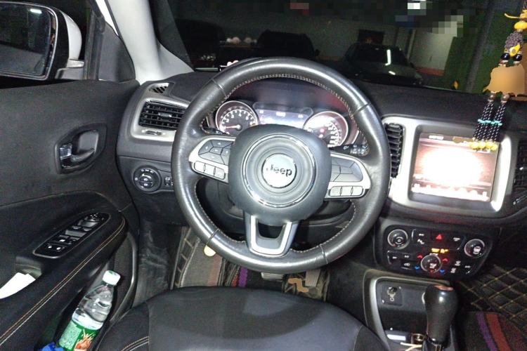 Used Jeep Compass 2017 200T Automatic Family Edition Steering Wheel