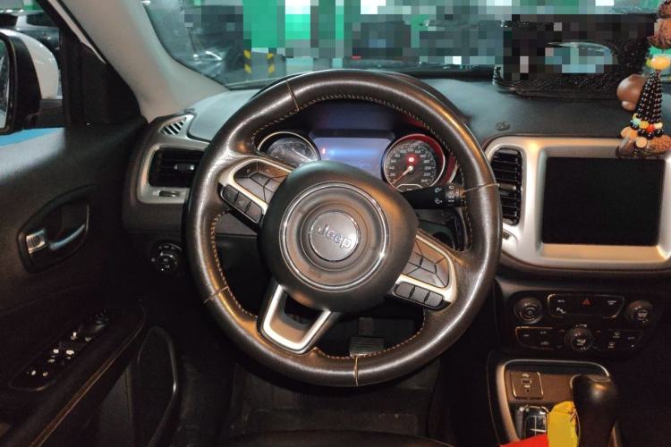 Used Jeep Compass 2017 200T Automatic Family Edition Steering Wheel