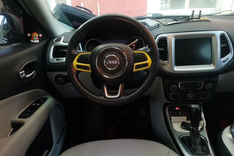 Used Jeep Compass 2017 200T Automatic Family Edition Steering Wheel