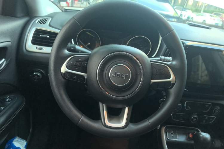 Used Jeep Compass 2017 200T Automatic Enjoyment Version Steering Wheel