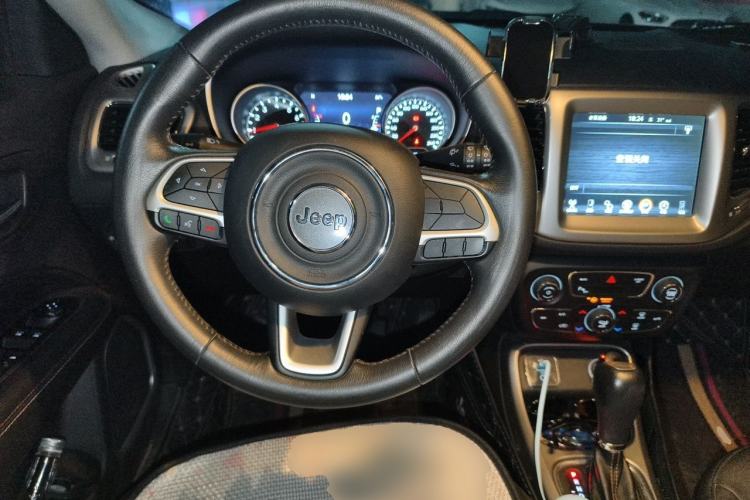 Used Jeep Compass 2017 200T Automatic Family Edition Steering Wheel