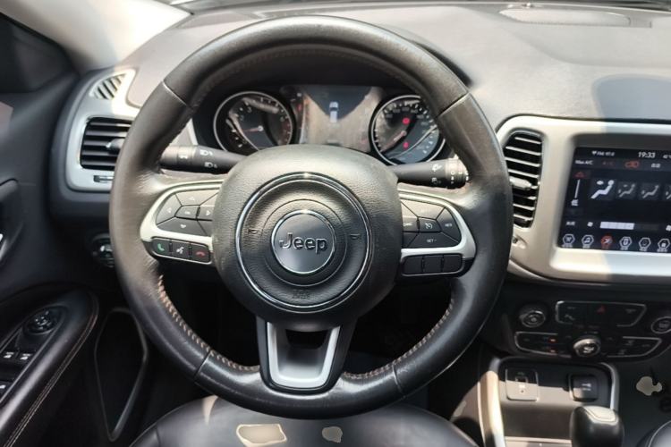 Used Jeep Compass 2017 200T Automatic Family Edition Steering Wheel