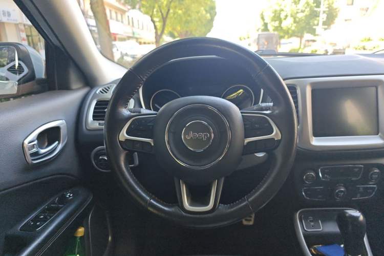 Used Jeep Compass 2017 200T Automatic Family Edition Steering Wheel